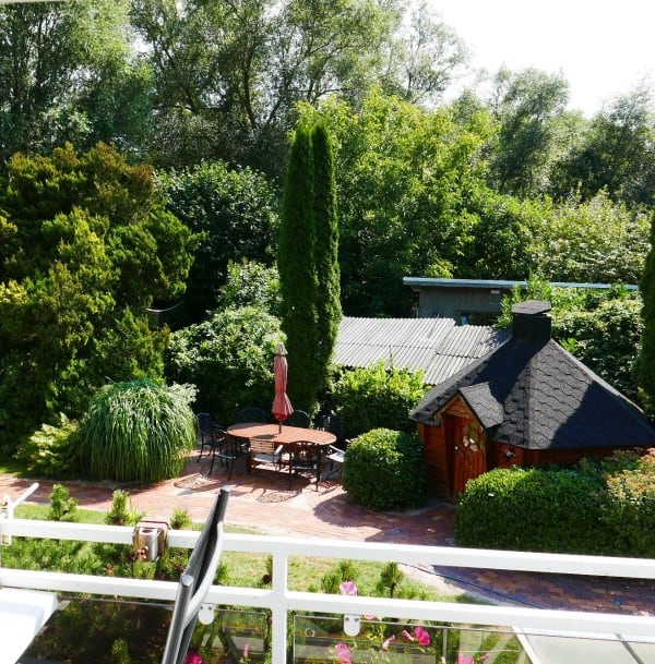 Balkon mit Blick auf den Garten