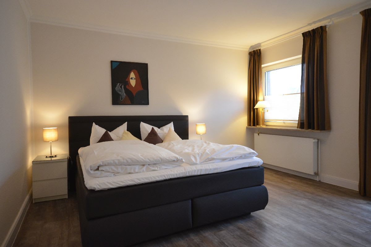 Schlafzimmer mit Doppelbett