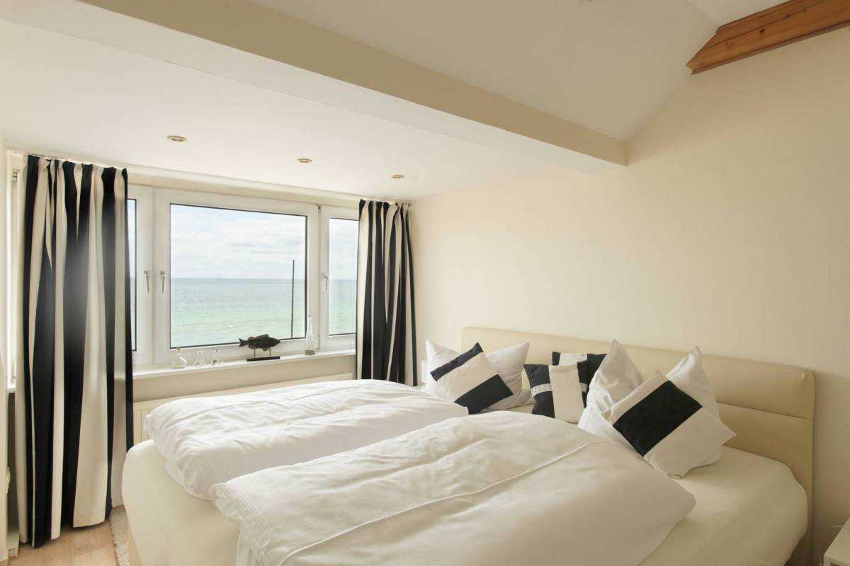 Schlafzimmer mit Doppelbett