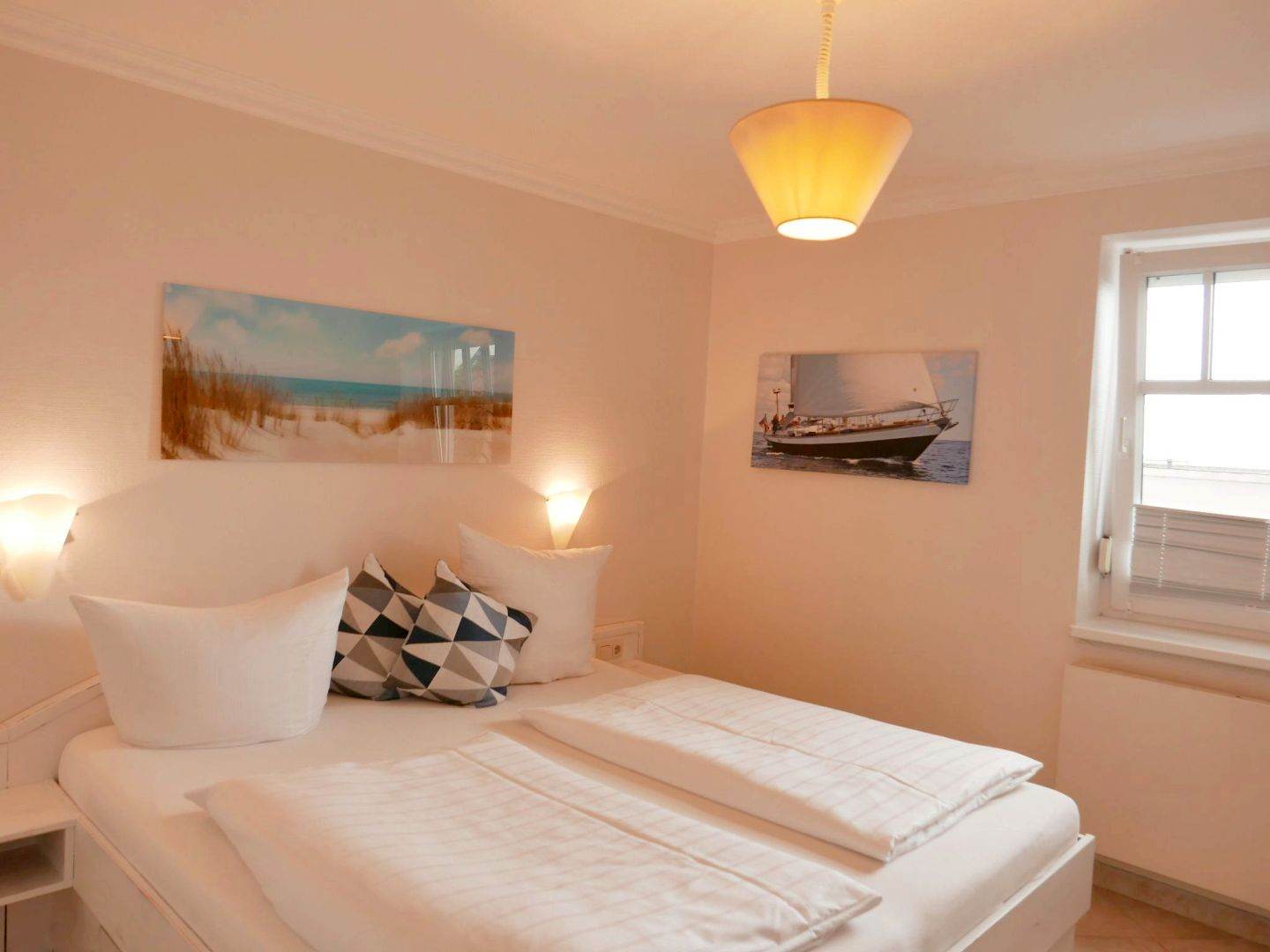 Schlafzimmer mit Doppelbett