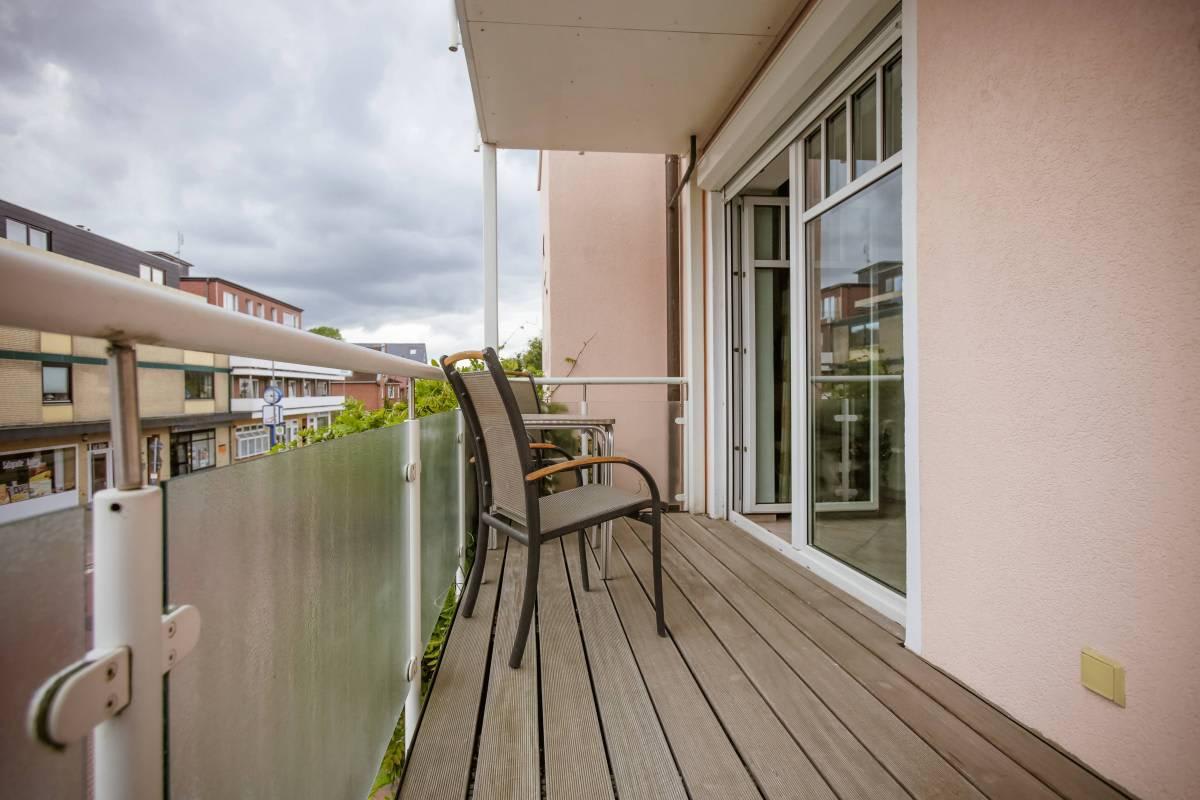 Balkon zur Straßenseite