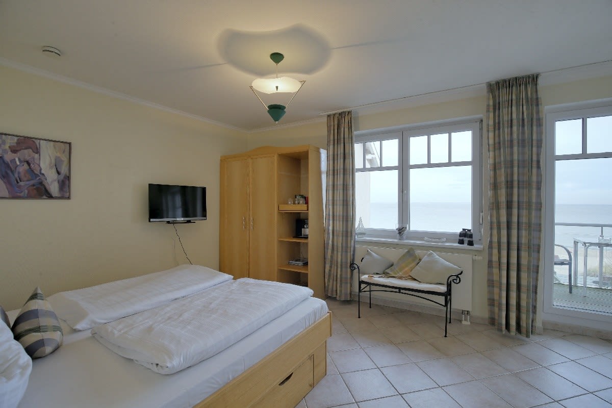 Doppelbett mit Blick auf die Ostsee