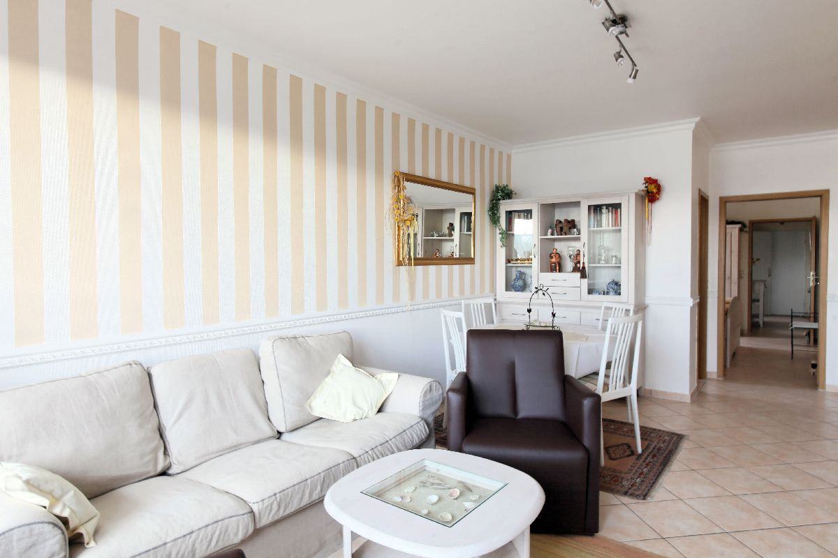 Wohnzimmer miot Sofa und Sessel