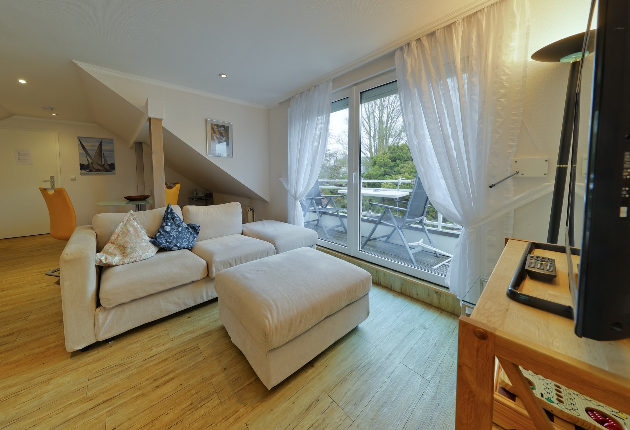 Wohnzimmer mit Sofa