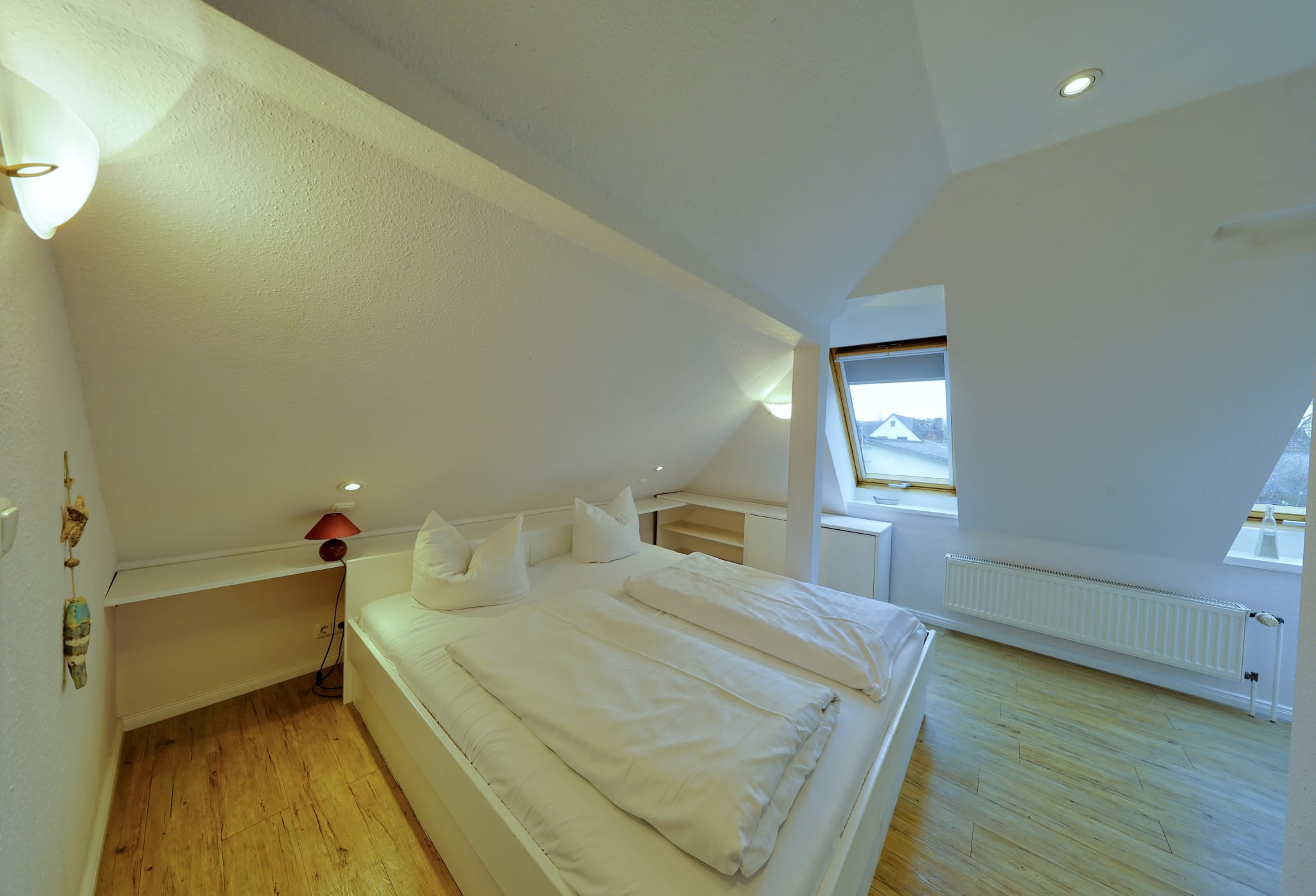 Doppelbett in  der Nische