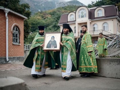 В Бештаугорскую обитель торжественно принесли икону преподобного Александра Свирского