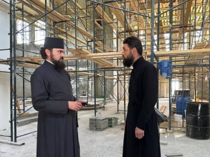 Архиепископ Феофилакт посетил строящиеся храмы