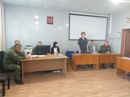 Члены Правительства КЧР встретились с жителями КЧР, поступающими на военную службу по контракту в именную роту республики