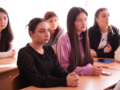 Депортацию карачаевского народа со скорбью вспоминали сегодня в Институте филологии