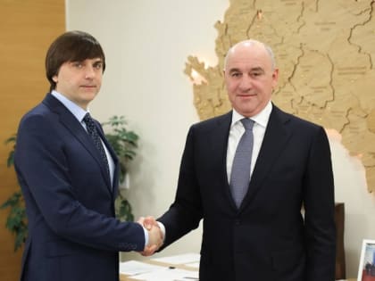 Ключевые вопросы развития образования Карачаево-Черкесии обсудили Глава региона Рашида Темрезов и Министр просвещения России Сергей Кравцов