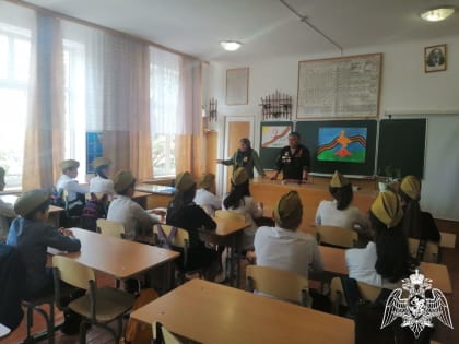 В Карачаево -Черкесии ветеран Росгвардии провел урок Мужества с учениками школ Карачаевского района