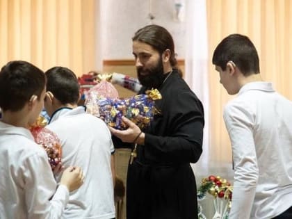 Настоятель поздравил воспитанников интерната