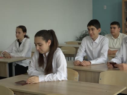 Девятиклассники Карачаево-Черкесии сегодня проходят итоговое собеседование по русскому языку