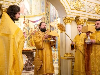 Архиепископ Феофилакт совершил литургию в Неделю 27 по Пятидесятнице