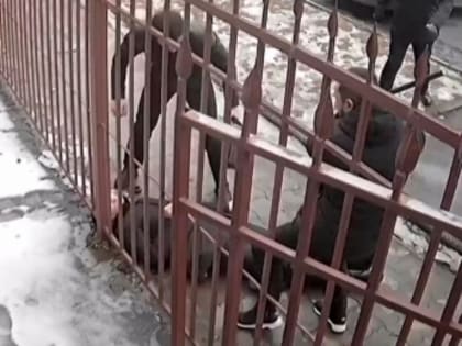 По ходатайству следователя республиканского СК фигурантам уголовного дела о покушении на убийство и разбойном нападении в центре Черкесска заочно избрана мера пресечения в виде зак