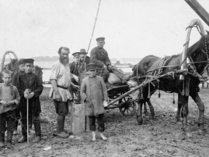 Как Россия докатилась до катастрофы в 1917 году? И почему народ поддержал большевиков?