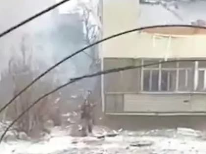 В Соледаре нереальная жесть: Вагнеровцы пошли напролом безжалостно уничтожая врагов. При этом бойцы ЧВК Вагнер сообщают, что ВСУ применяют химическое оружия в Бахмуте! Личные враги