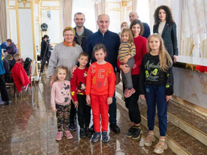 Рашид Темрезов встретился с жителями Белгородской области, которые прибыли сегодня в Карачаево-Черкесию