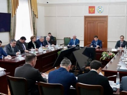 Премьер-министр КЧР Мурат Аргунов провел заседание Правительства региона, на котором было рассмотрено более 20 вопросов