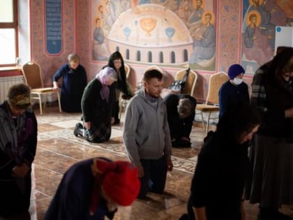 Архиепископ Феофилакт совершил Литургию Преждеосвященных Даров в храме епархиального дома