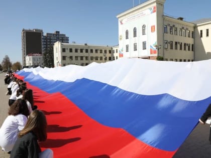 Дети Черкесска отметили годовщину воссоединения республик