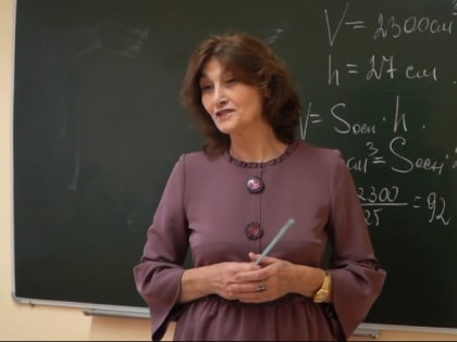 В рубрике «Призвание -Учитель» Глава КЧР Рашид Темрезов рассказал об учителе физики и математики из аула Псаучье-Дахе Фатиме Мекеровой