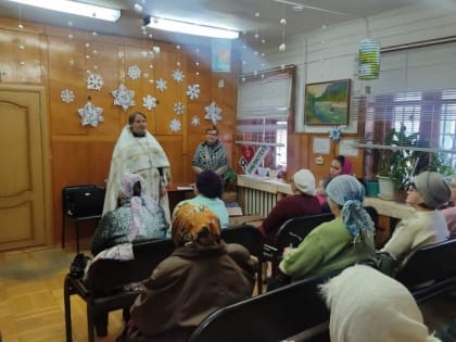 Духовенство и волонтеры собора поздравили подопечных с Рождеством Христовым