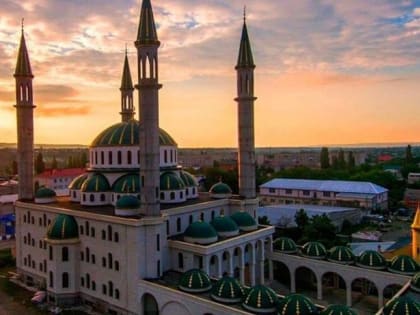 В связи с празднованием Курбан-Байрам Глава Карачаево-Черкесии Рашид Темрезов подписал Указ о нерабочем дне 17 июня 2024 года