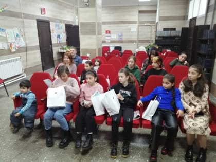 В Черкесском городском комитете КПРФ подвели итоги детского новогоднего конкурса рисунков. Фоторепортаж