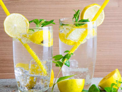 Вода с лимоном – всем ли нужно начинать с нее день