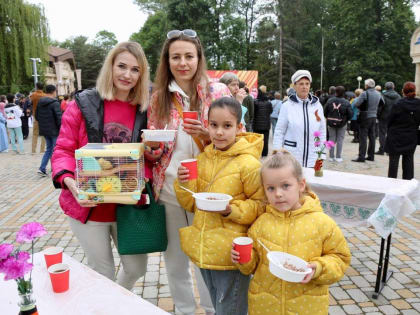 В День Победы жители и гости Черкесска отведали 2000 порций солдатской каши