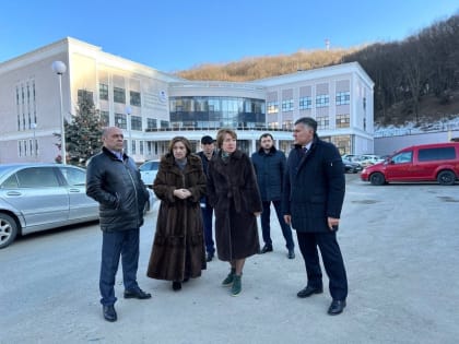 С рабочим визитом посетили Карачаевскую центральную городскую и районную больницу