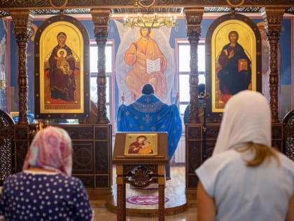 Архиепископ Феофилакт совершил литургию в храме епархиального дома