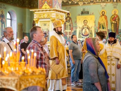 Архиепископ Феофилакт совершил литургию Недели 4 по Пятидесятнице