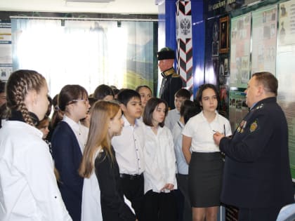 Учащиеся школ города посетили музей боевой славы  ПУ ФСБ России по Карачаево-Черкесской Республике