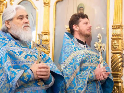 Архиепископ Феофилакт совершил литургию в день Собора Пресвятой Богородицы