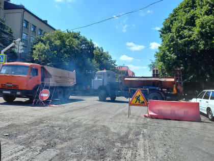 В столице Карачаево-Черкесии ведется ремонт дороги на улице Калантаевского