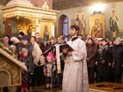 Архиепископ Феофилакт совершил богослужения Рождественского Сочельника