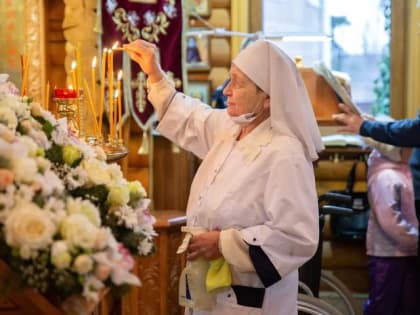Архиепископ Феофилакт совершил литургию в больничном храме