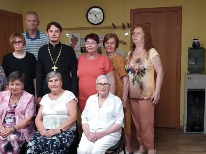 В Пятигорске священник встретился с подопечными общества слепых
