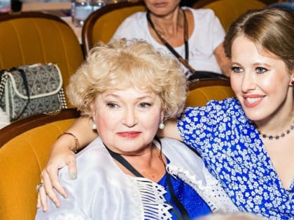 "Это самое настоящее предательство!": Мать Ксении Собчак, сенатор Людмила Нарусова, вляпалась в грандиозный скандал