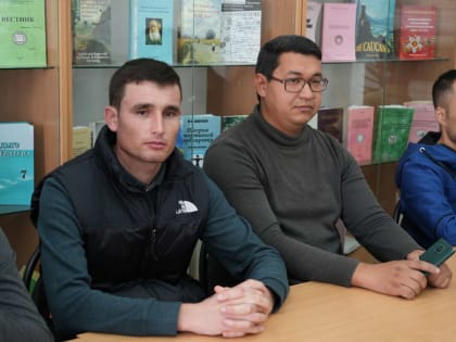 В КЧГУ прошла встреча представителя Минмол КЧР с  иностранными студентами