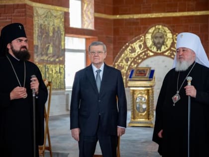 Юрий Чайка передал в Бештаугорский монастырь иконы с частицами святых мощей