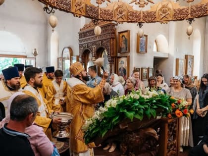 Архиепископ Феофилакт молитвенно почтил апостолов Петра и Павла