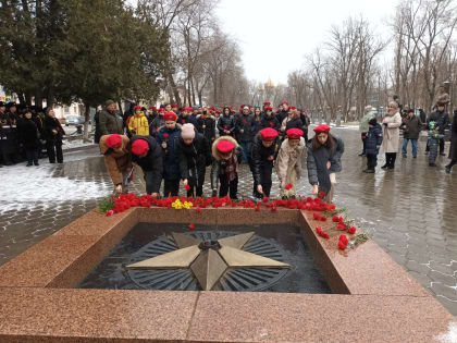 23 февраля прошло возложение с участием воспитанников и учащихся образовательных учреждений города