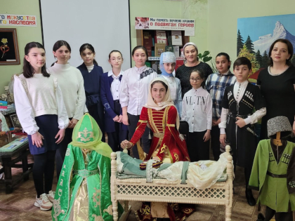 В Центральной городской библиотеке прошло мероприятие «Национальные обычаи и традиции карачаевского народа. Укладывание ребёнка в люльку»