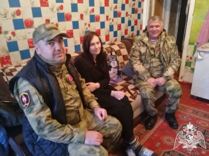 В Карачаево-Черкесии ветераны Росгвардии поздравили многодетных матерей с 8 марта