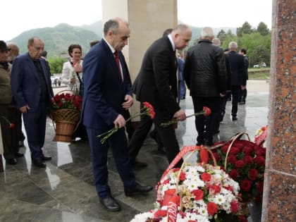 Делегация КЧГУ приняла участие в митинге, посвященном Дню возрождения карачаевского народа