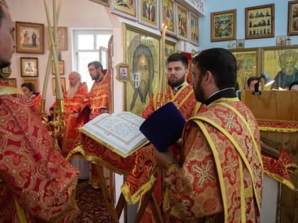 Архиепископ Феофилакт совершил литургию в храме поселка Звёздный
