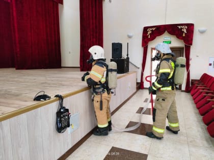 Сотрудники Хабезского пожарно-спасательного гарнизона провели учения на базе Дома культуры